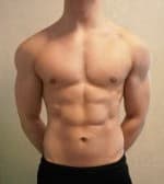 رضا طی 5 ماه توانست 8 کیلوگرم حجم خالص عضلانی اضافه کند و اندام ورزیدهتری به دست آورد.